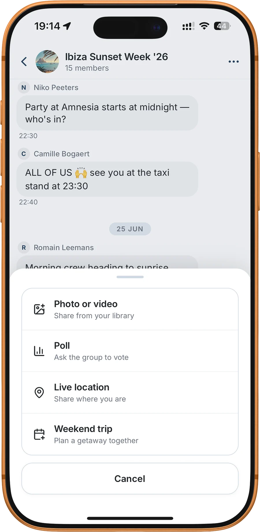 The composer: photo, poll, live location, weekend trip